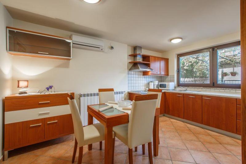 Apartmani Gilda ヴルサル エクステリア 写真