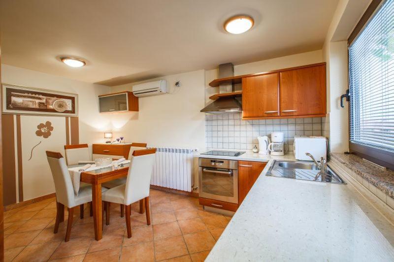 Apartmani Gilda ヴルサル エクステリア 写真