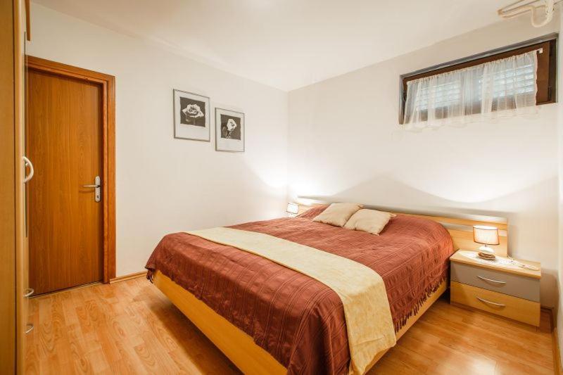 Apartmani Gilda ヴルサル エクステリア 写真
